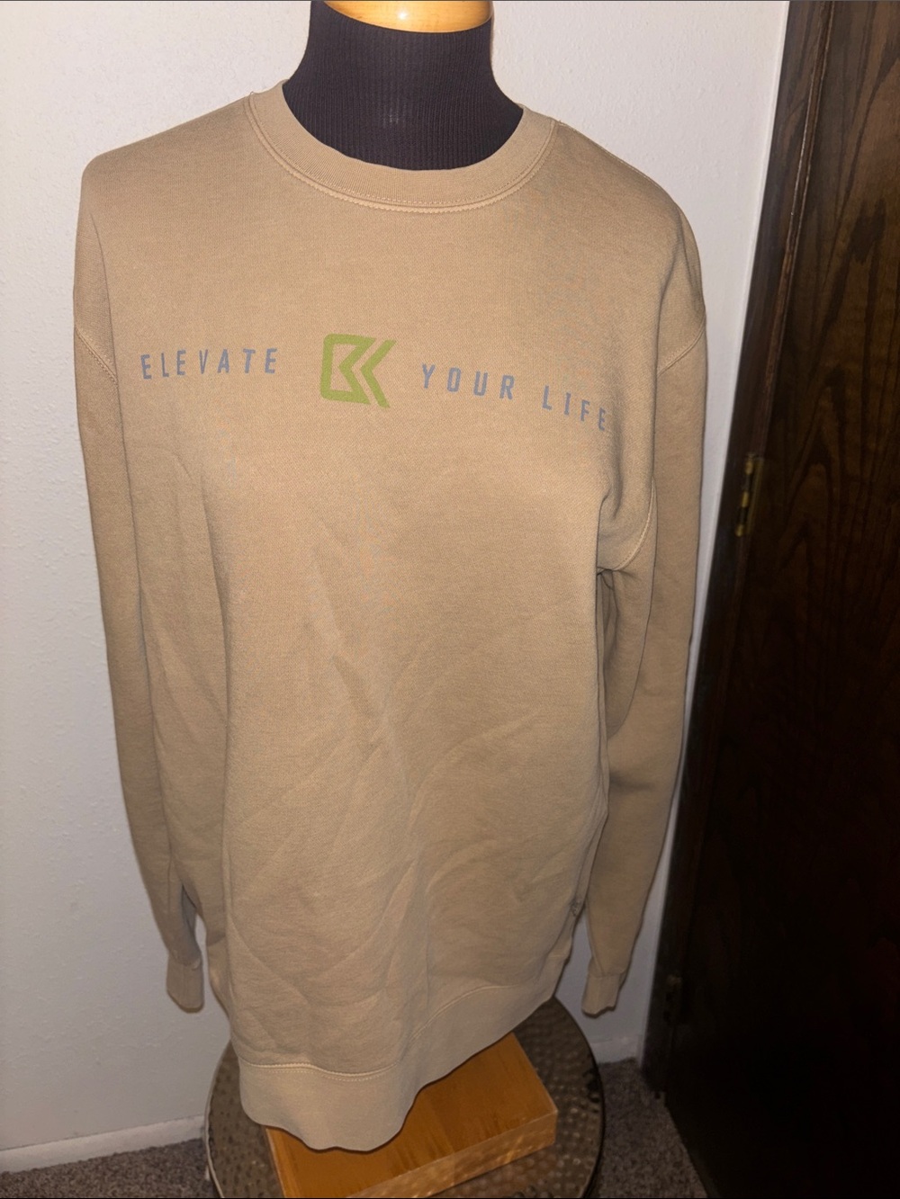 Bakcoy Elevate Your Life Tan Crewneck Sweatshirt Size Medium NWT